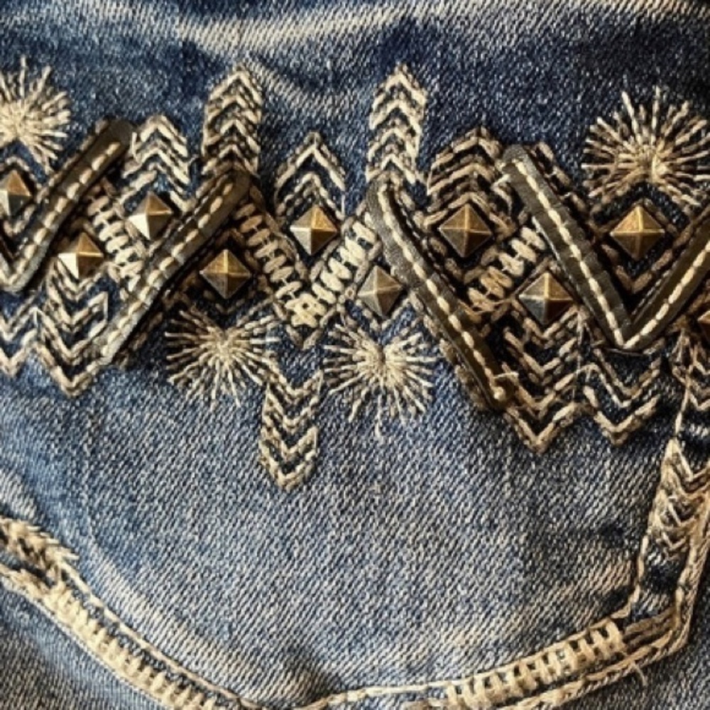 Rock & Roll Cowgirl Boyfriend Jeans Blue Med Wash Bejeweled Pockets Faded 28 - Picture 5 of 9